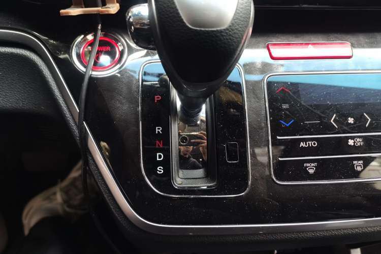 Used Honda Elysion 2019 2.0L Hybrid Luxury Edition Gear Lever