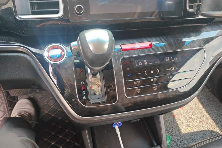 Used Honda Elysion 2019 2.0L Hybrid Supreme Edition Gear Lever