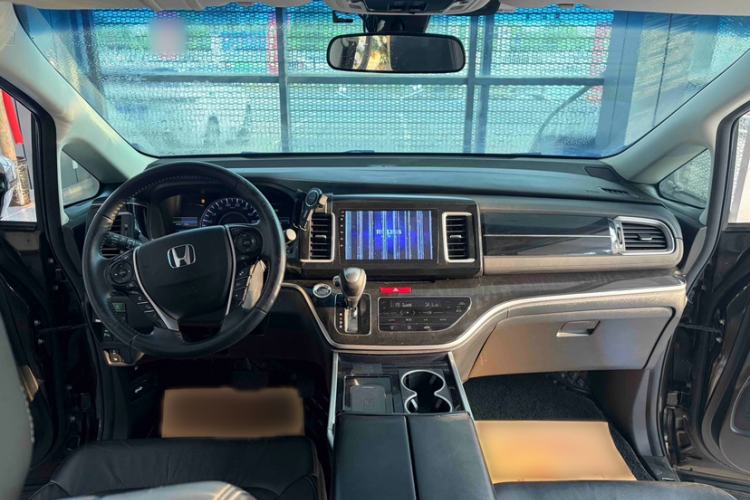 Used Honda Elysion 2019 2.0L Hybrid Luxury Edition Interior 1