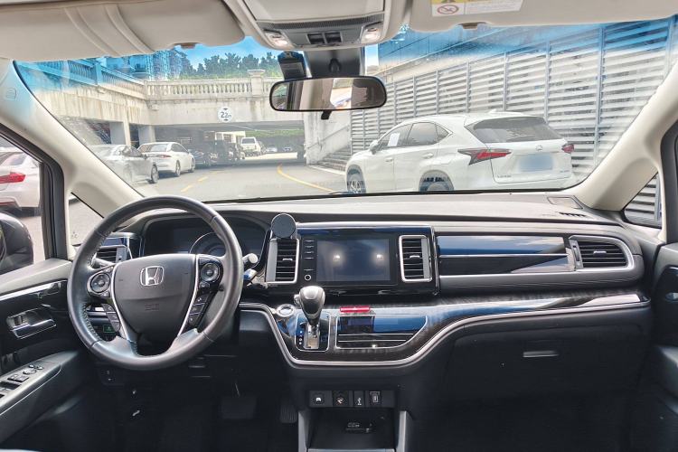 Used Honda Elysion 2019 2.0L Hybrid Luxury Edition Interior 1
