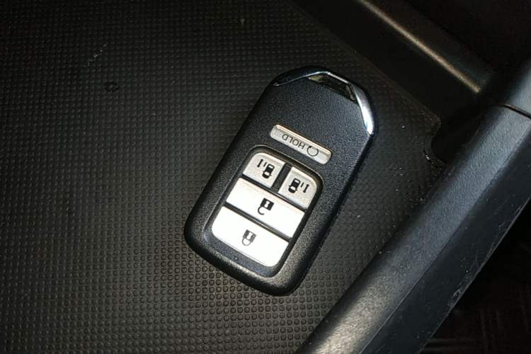 Used Honda Elysion 2019 2.0L Hybrid Supreme Edition Interior 1