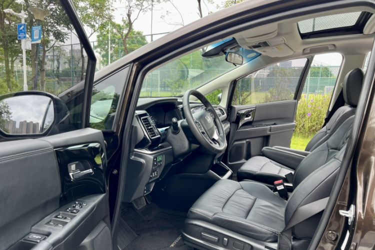 Used Honda Elysion 2019 2.0L Hybrid Luxury Edition Interior 10
