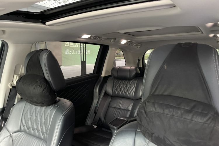Used Honda Elysion 2019 2.0L Hybrid Supreme Edition Interior 10