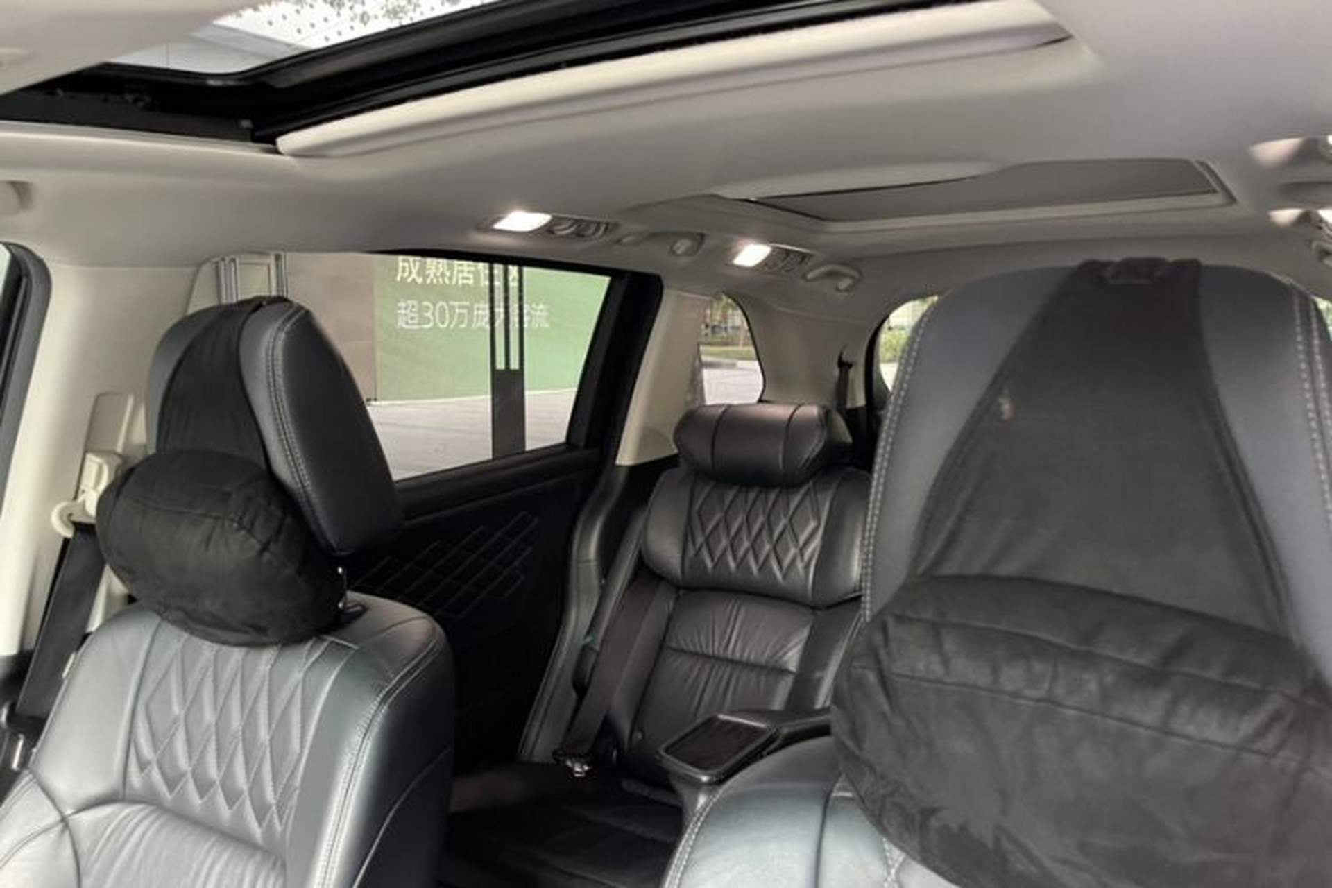 Used Honda Elysion 2019 2.0L Hybrid Supreme Edition Interior 10
