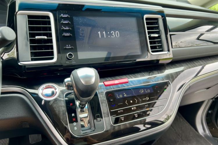 Used Honda Elysion 2019 2.0L Hybrid Luxury Edition Interior 11