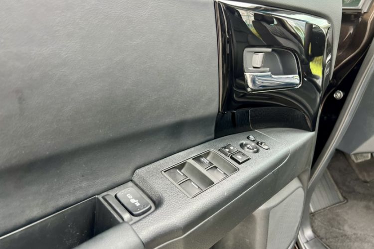 Used Honda Elysion 2019 2.0L Hybrid Luxury Edition Interior 12