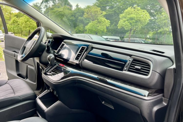 Used Honda Elysion 2019 2.0L Hybrid Luxury Edition Interior 13