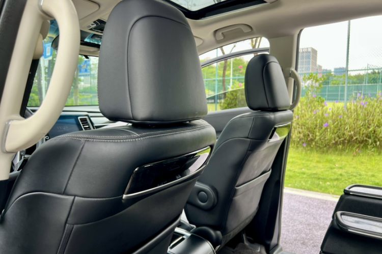 Used Honda Elysion 2019 2.0L Hybrid Luxury Edition Interior 14