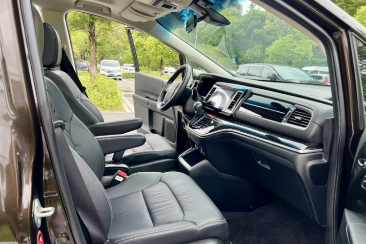 Used Honda Elysion 2019 2.0L Hybrid Luxury Edition Interior 2