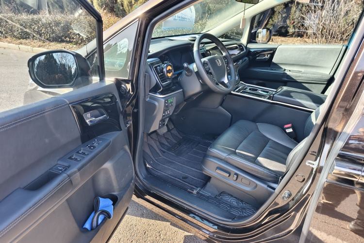 Used Honda Elysion 2019 2.0L Hybrid Luxury Edition Interior 2