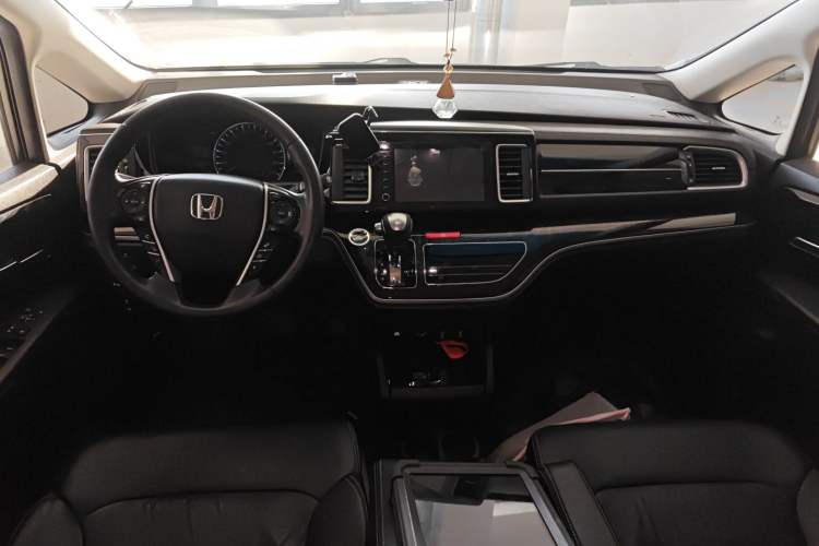 Used Honda Elysion 2019 2.0L Hybrid Supreme Edition Interior 2
