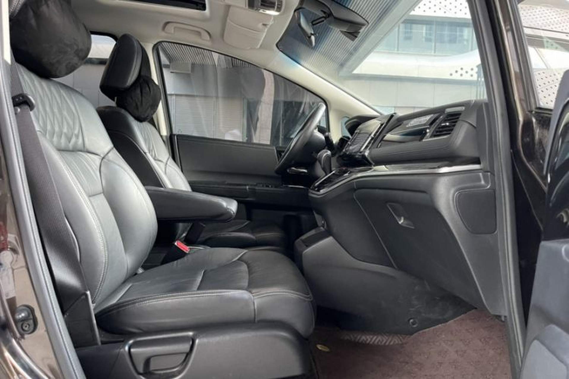 Used Honda Elysion 2019 2.0L Hybrid Supreme Edition Interior 2