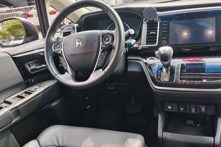 Used Honda Elysion 2019 2.0L Hybrid Luxury Edition Interior 2