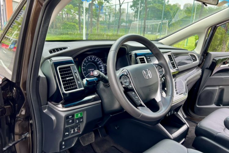 Used Honda Elysion 2019 2.0L Hybrid Luxury Edition Interior 3