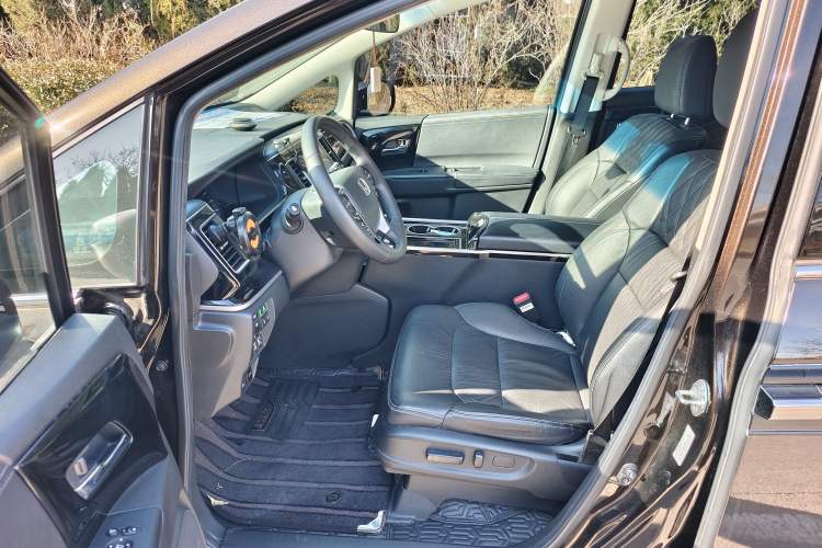 Used Honda Elysion 2019 2.0L Hybrid Luxury Edition Interior 3