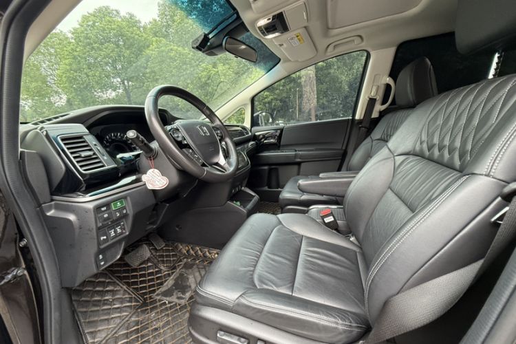 Used Honda Elysion 2019 2.0L Hybrid Luxury Edition Interior 3