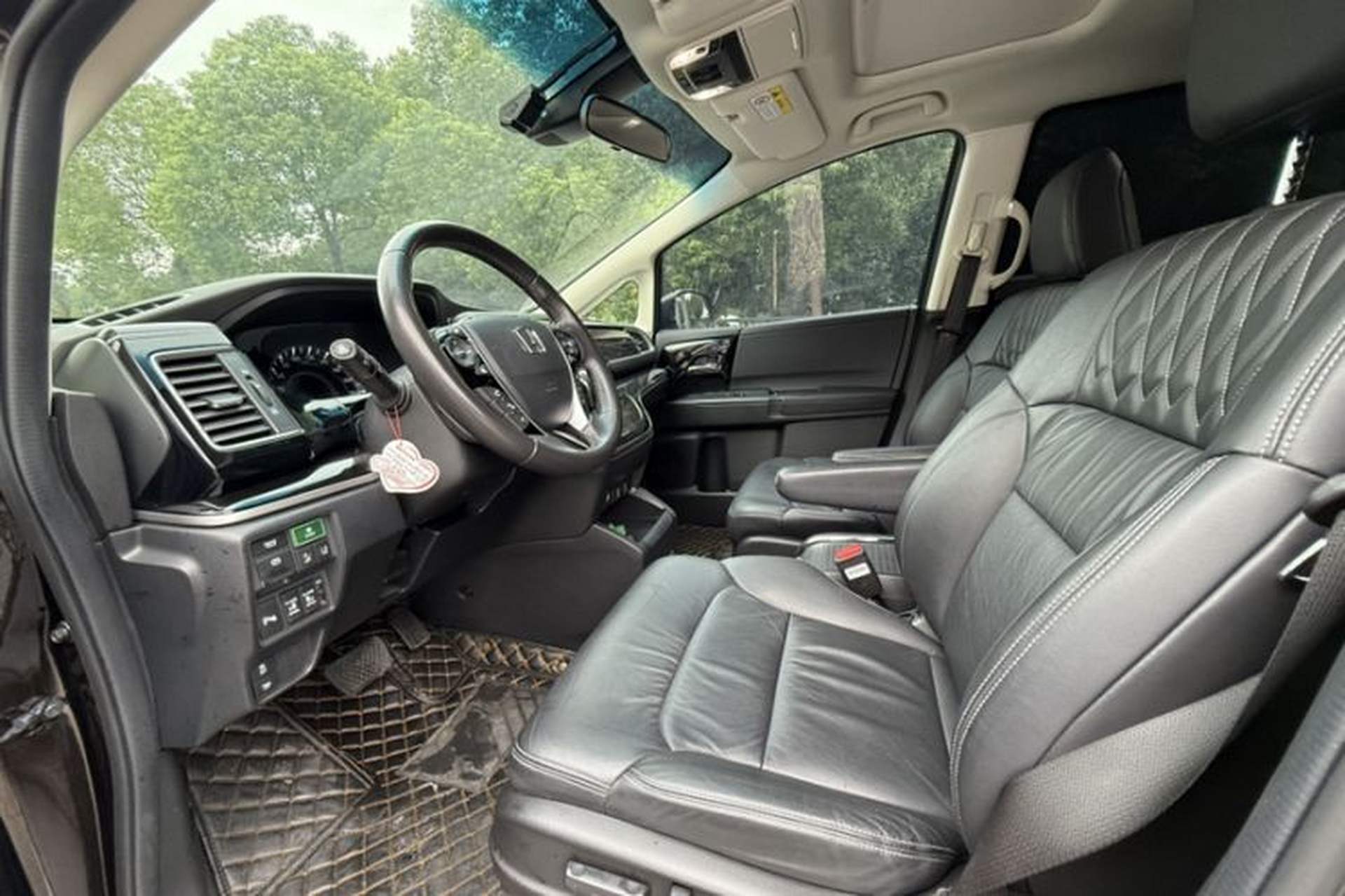 Used Honda Elysion 2019 2.0L Hybrid Luxury Edition Interior 3