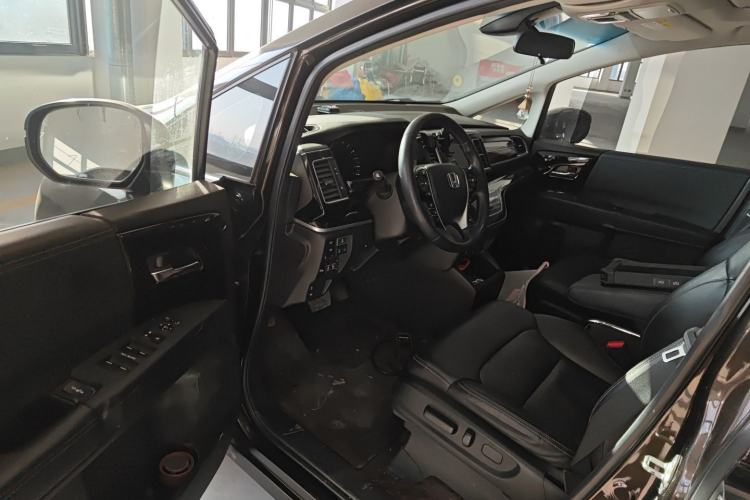 Used Honda Elysion 2019 2.0L Hybrid Supreme Edition Interior 3