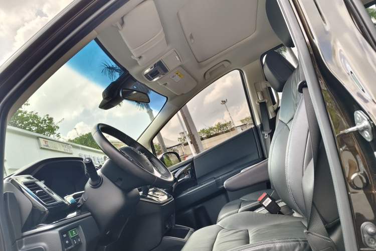 Used Honda Elysion 2019 2.0L Hybrid Luxury Edition Interior 3