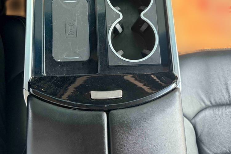 Used Honda Elysion 2019 2.0L Hybrid Luxury Edition Interior 4