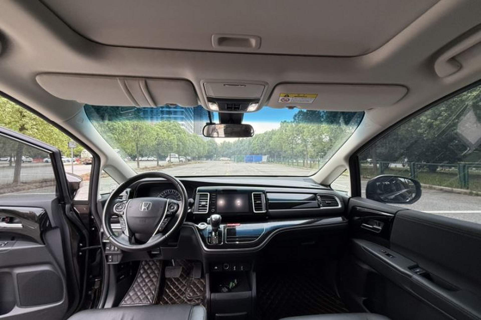 Used Honda Elysion 2019 2.0L Hybrid Luxury Edition Interior 4