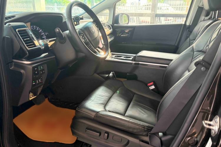 Used Honda Elysion 2019 2.0L Hybrid Luxury Edition Interior 5