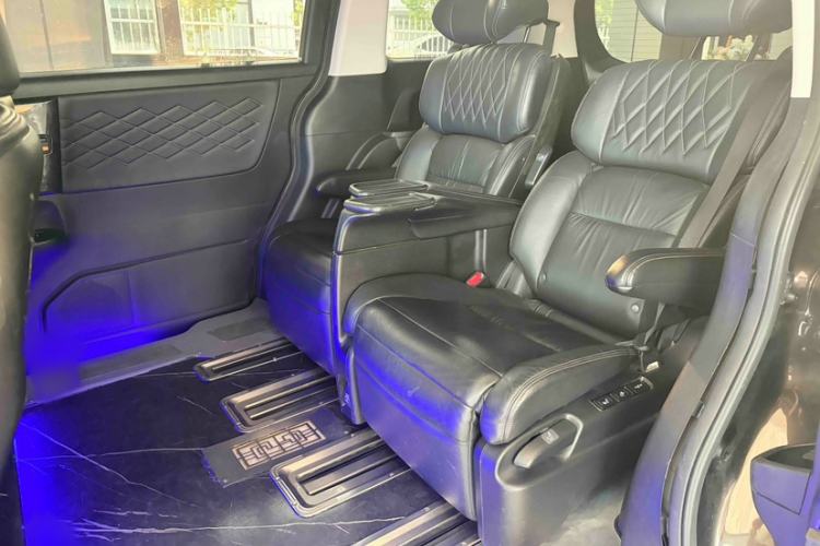 Used Honda Elysion 2019 2.0L Hybrid Luxury Edition Interior 6