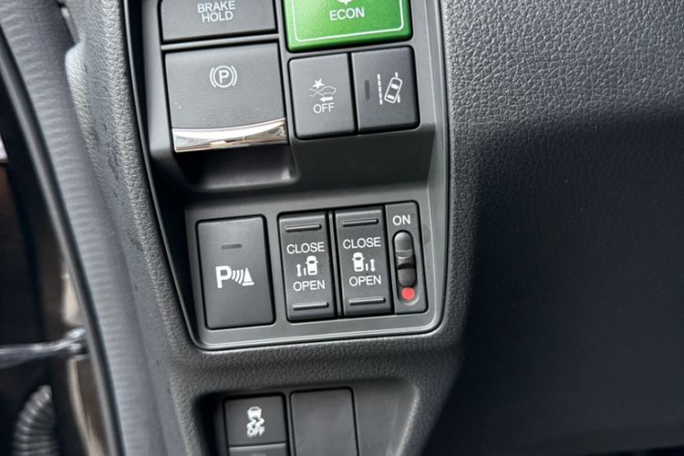 Used Honda Elysion 2019 2.0L Hybrid Luxury Edition Interior 6