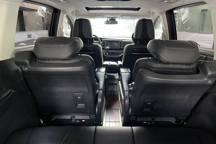 Used Honda Elysion 2019 2.0L Hybrid Supreme Edition Interior 6