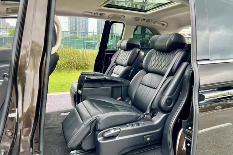 Used Honda Elysion 2019 2.0L Hybrid Luxury Edition Interior 7