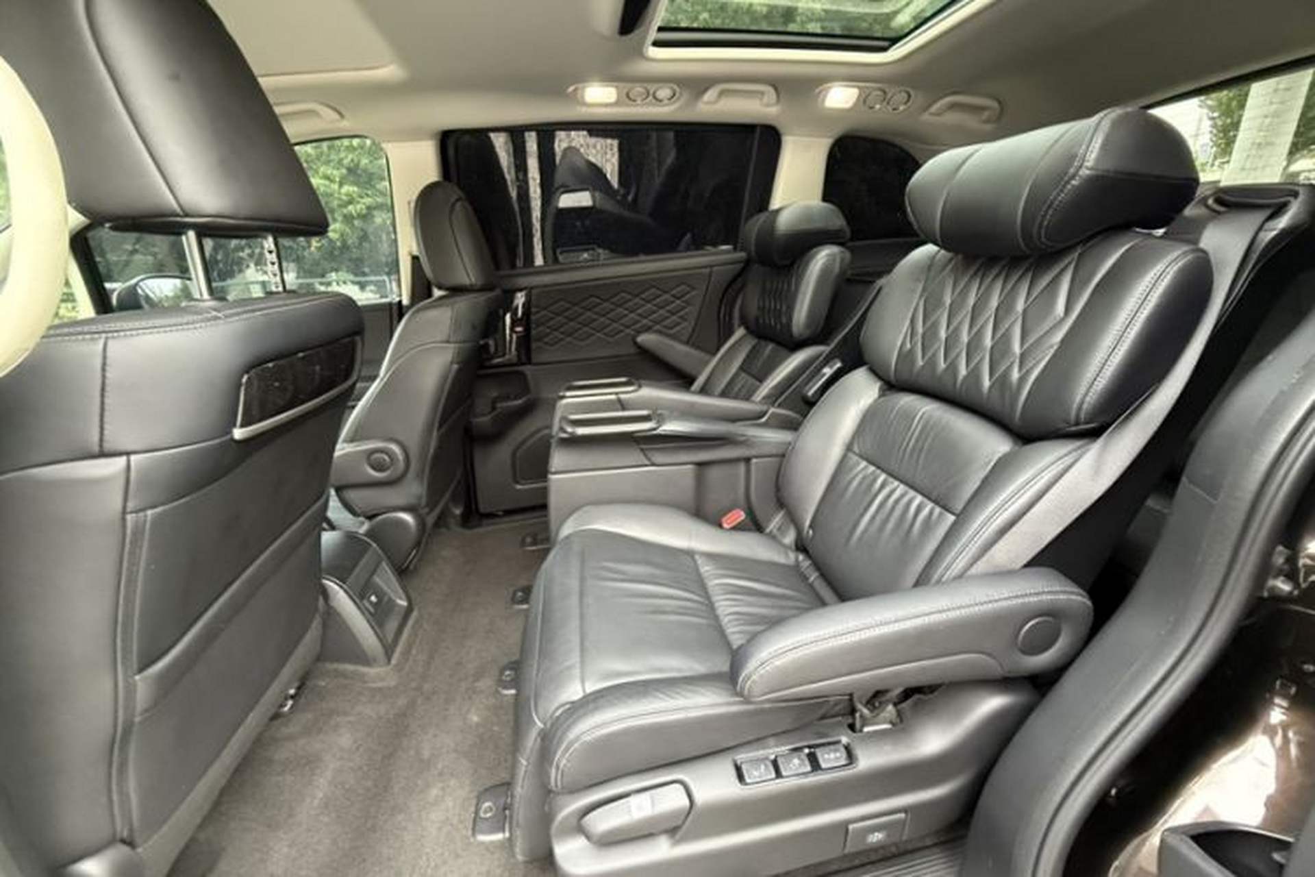 Used Honda Elysion 2019 2.0L Hybrid Luxury Edition Interior 7