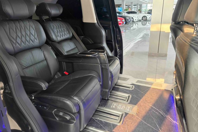 Used Honda Elysion 2019 2.0L Hybrid Luxury Edition Interior 8