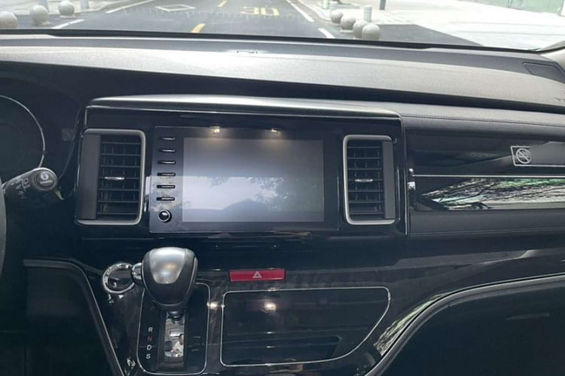 Used Honda Elysion 2019 2.0L Hybrid Supreme Edition Interior 9