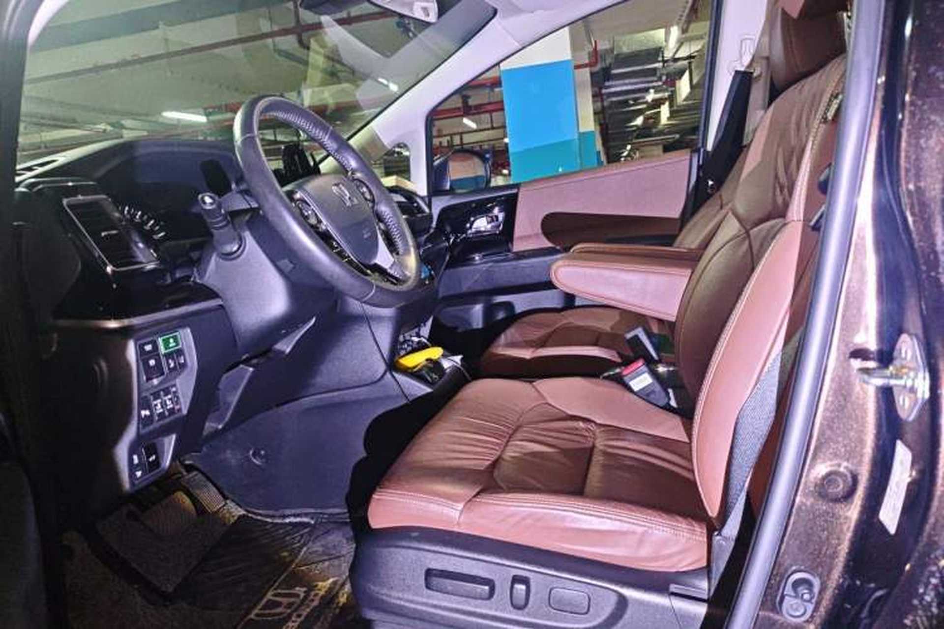 Used Honda Elysion 2019 2.0L Hybrid Supreme Edition Left Front Seat
