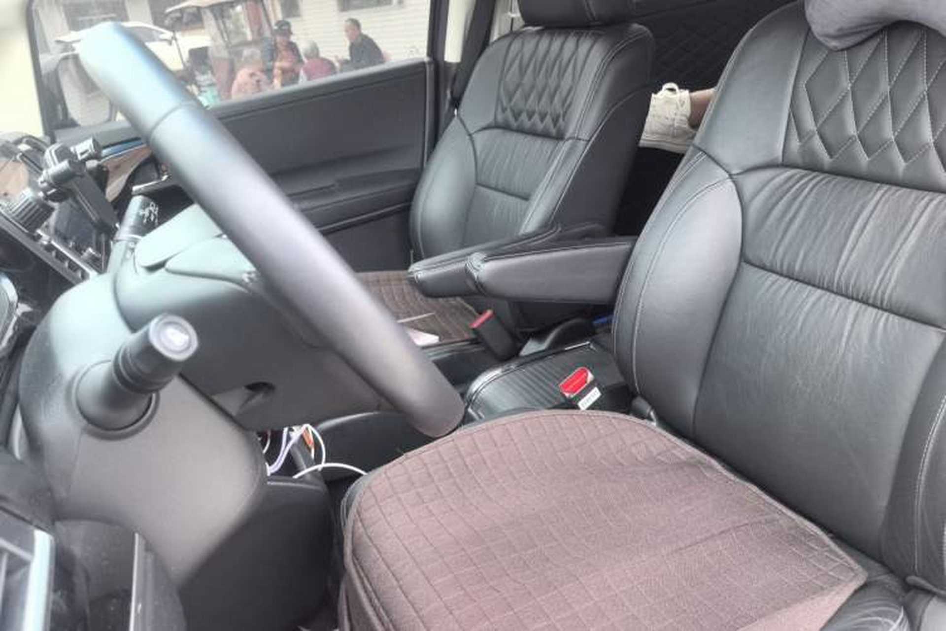Used Honda Elysion 2019 2.0L Hybrid Luxury Edition Left Front Seat