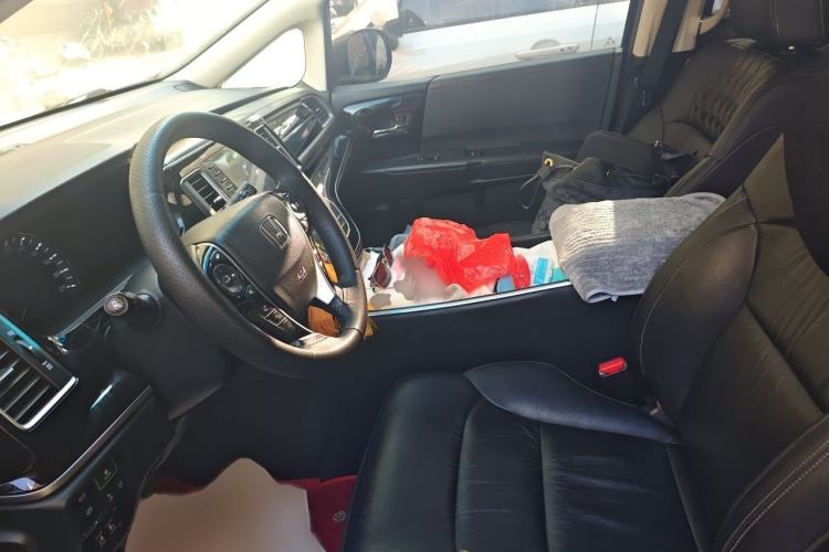 Used Honda Elysion 2019 2.0L Hybrid Supreme Edition Left Front Seat