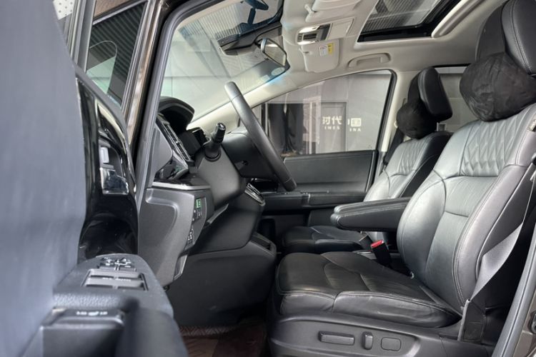 Used Honda Elysion 2019 2.0L Hybrid Supreme Edition Left Front Seat