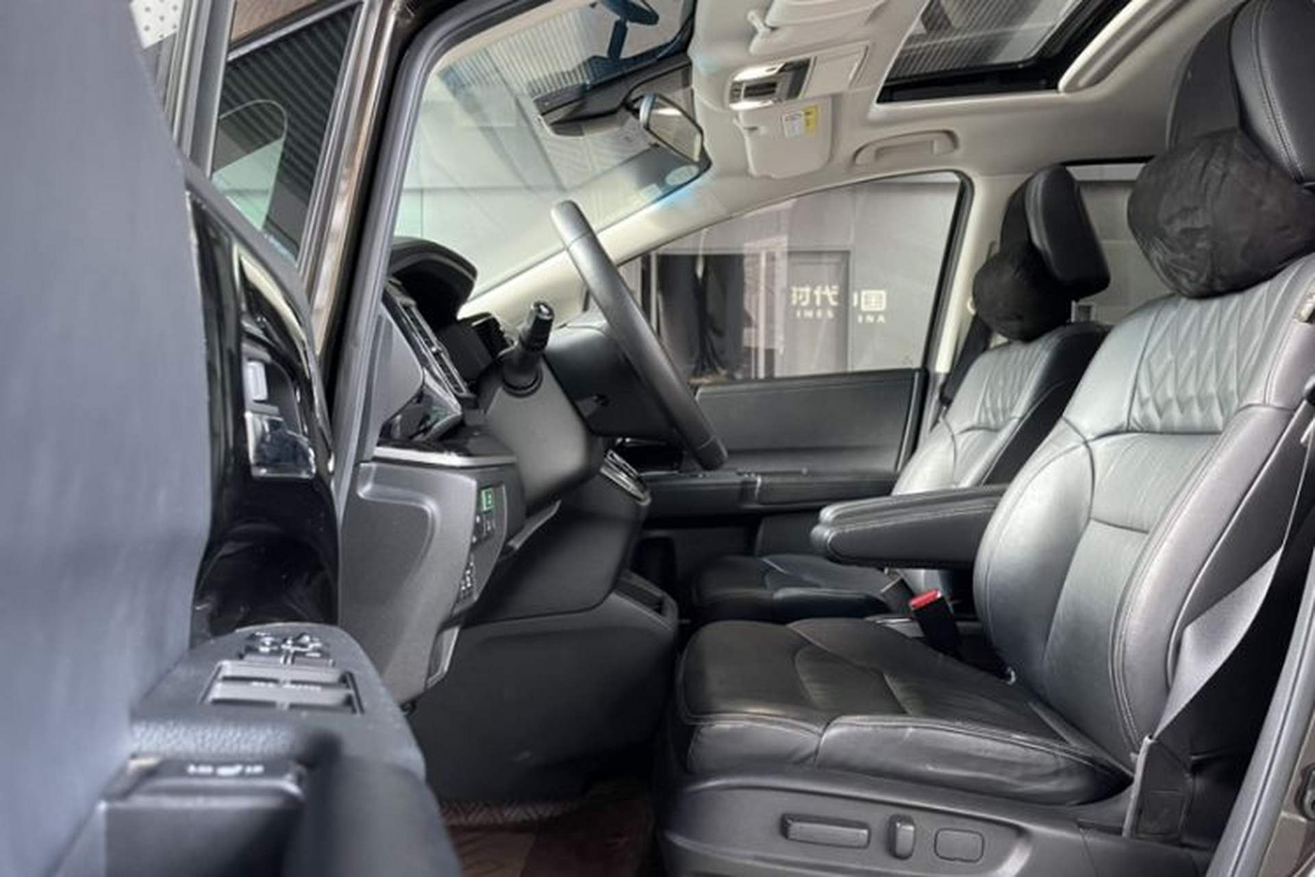 Used Honda Elysion 2019 2.0L Hybrid Supreme Edition Left Front Seat