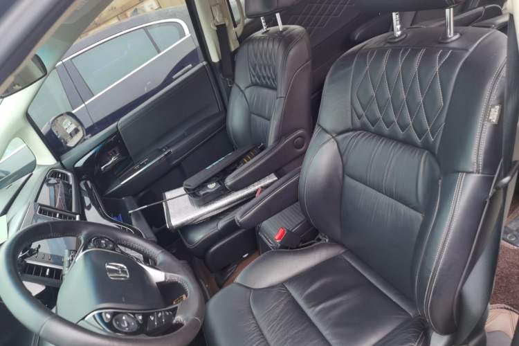 Used Honda Elysion 2019 2.0L Hybrid Luxury Edition Left Front Seat