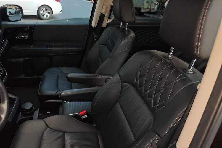 Used Honda Elysion 2019 2.0L Hybrid Luxury Edition Left Front Seat