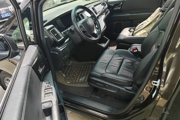Used Honda Elysion 2019 2.0L Hybrid Luxury Edition Left Front Seat