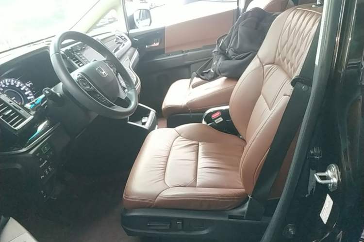 Used Honda Elysion 2019 2.0L Hybrid Supreme Edition Left Front Seat