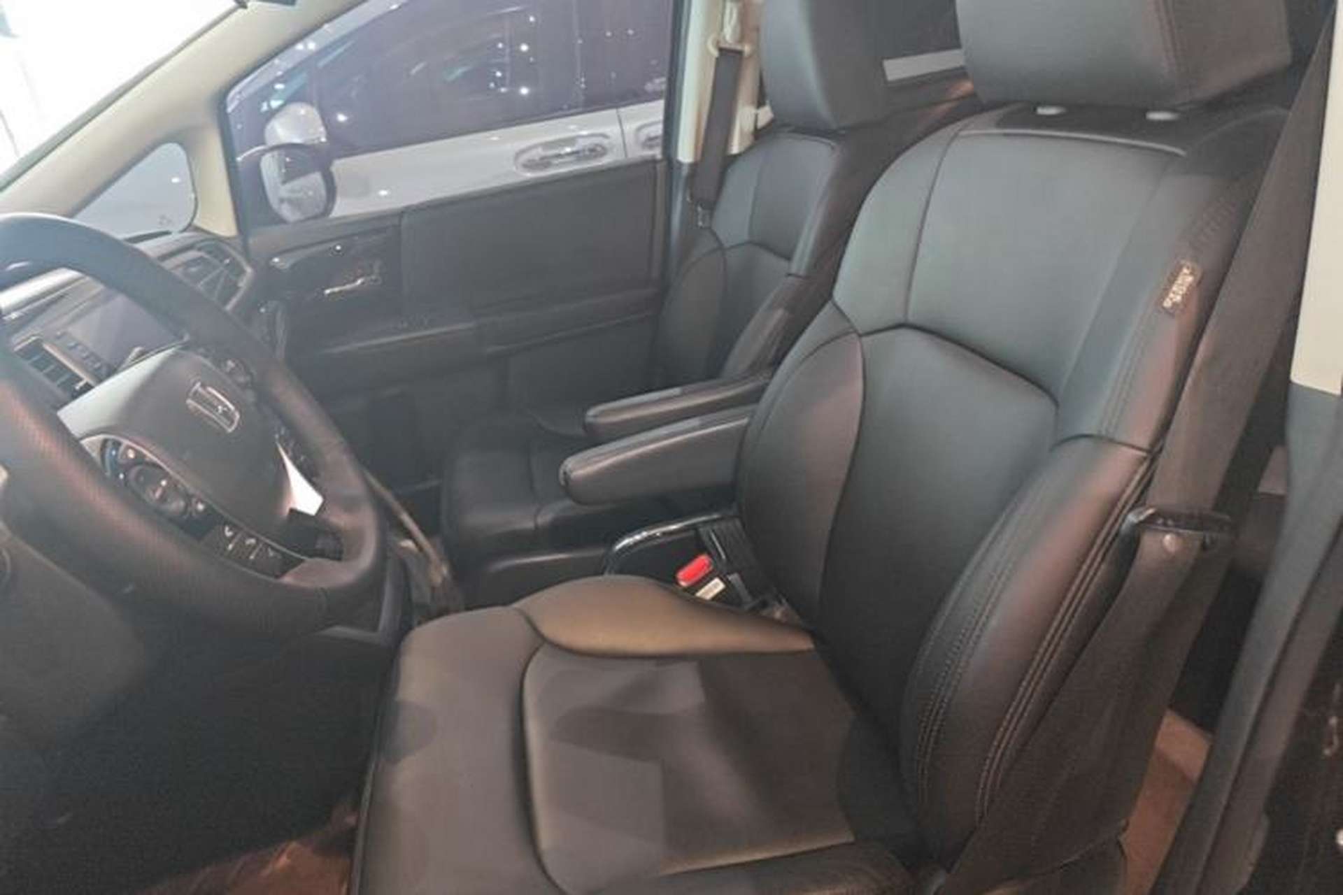 Used Honda Elysion 2019 2.0L Hybrid Comfort Edition Left Front Seat