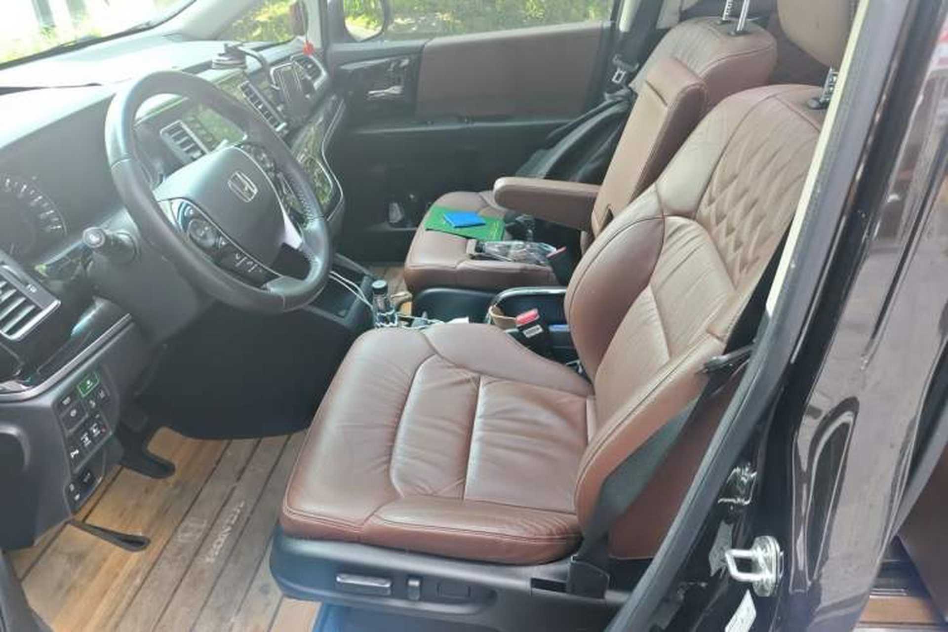 Used Honda Elysion 2019 2.0L Hybrid Supreme Edition Left Front Seat