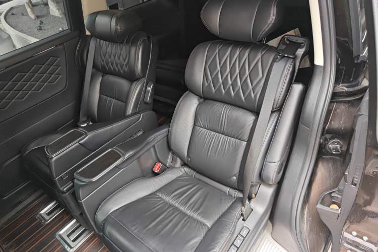 Used Honda Elysion 2019 2.0L Hybrid Luxury Edition Left Rear Seat