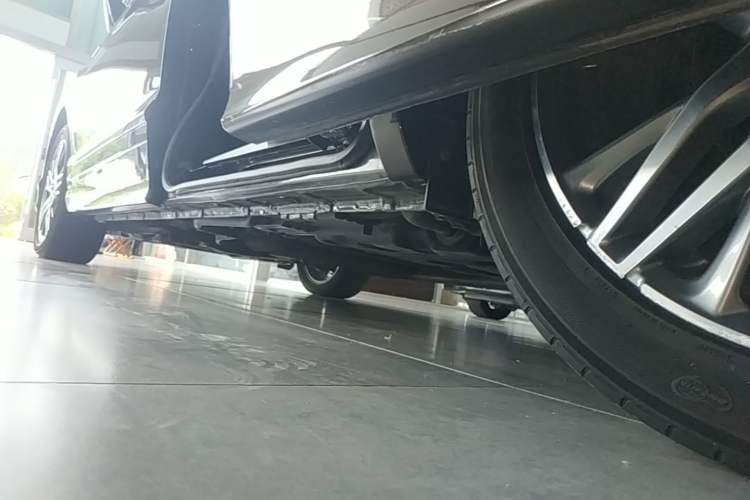 Used Honda Elysion 2019 2.0L Hybrid Luxury Edition Left Side Sill