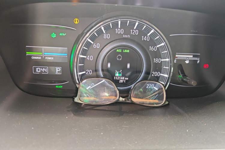 Used Honda Elysion 2019 2.0L Hybrid Luxury Edition Odometer Close Up