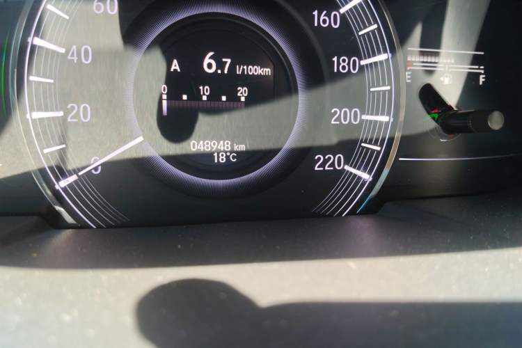 Used Honda Elysion 2019 2.0L Hybrid Supreme Edition Odometer Close Up