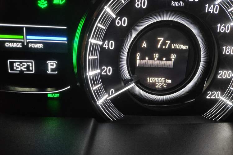 Used Honda Elysion 2019 2.0L Hybrid Supreme Edition Odometer Close Up