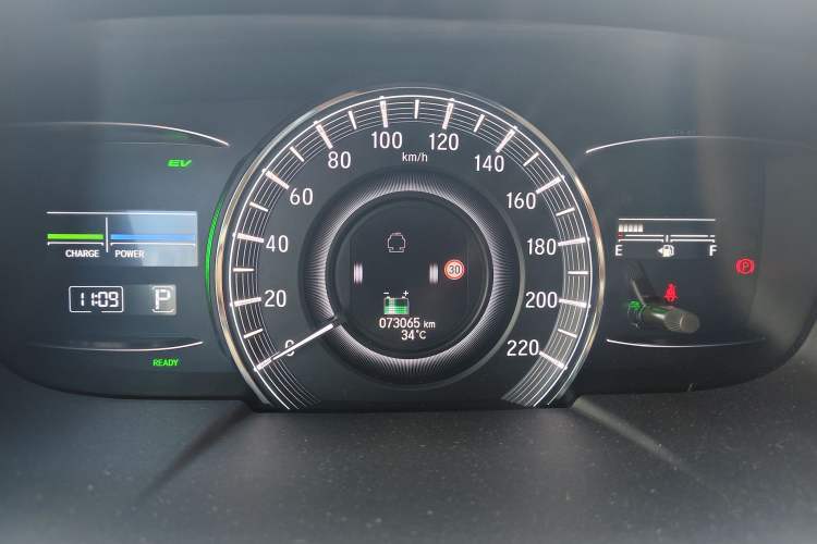 Used Honda Elysion 2019 2.0L Hybrid Luxury Edition Odometer Close Up